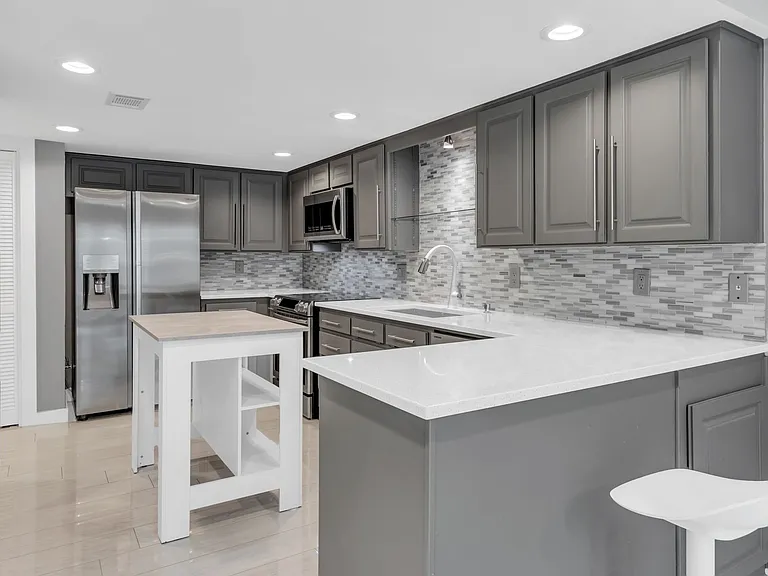 1424 Hampton Rd — Photo 4