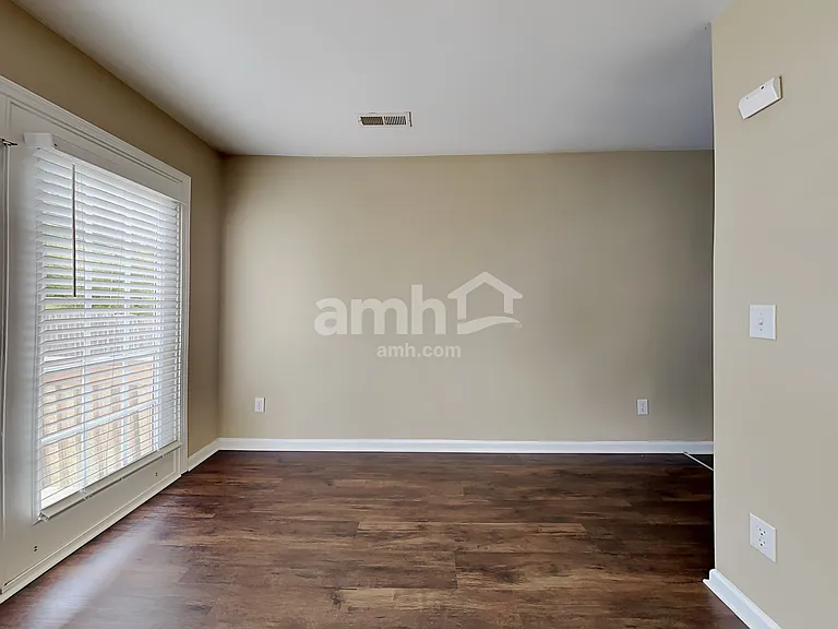 529 Osborne Rd — Photo 7