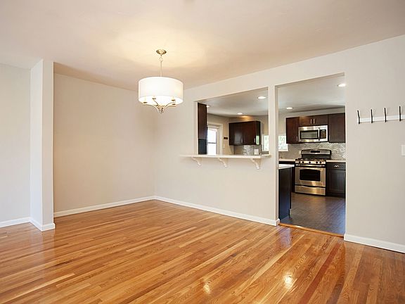 3rd image of 1028 W Brookes Ave