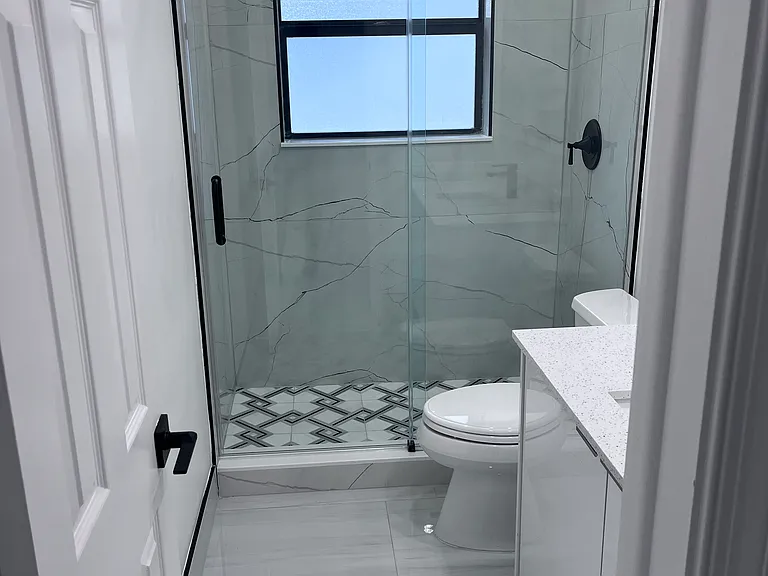 563 NW 13th Dr — Photo 16