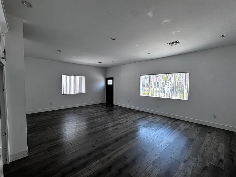 1129 N Catalina St — Photo 3