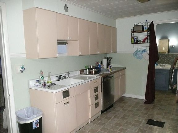 2nd image of 1001 South St