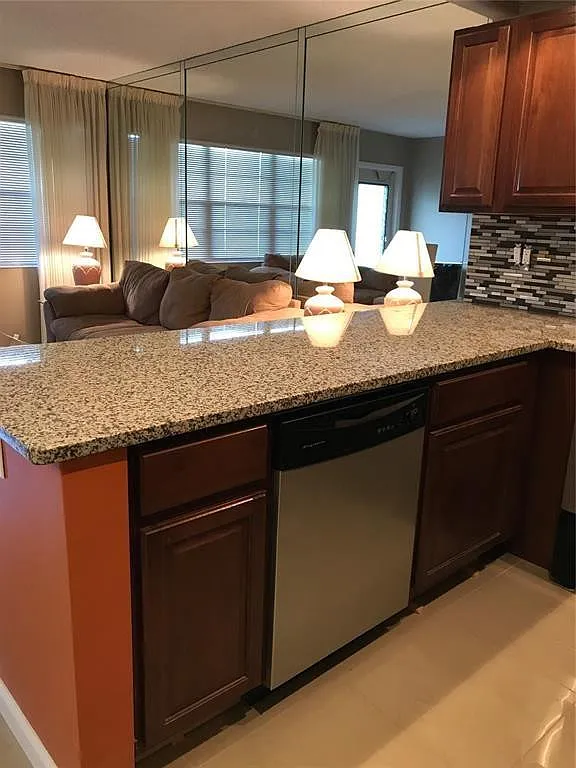Building Photo - 25 Newport Ct #25-B