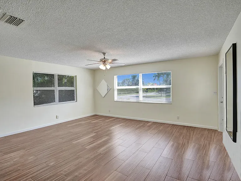 6599 NE 7th Ave #6599 — Photo 2