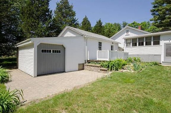 3rd image of 34 Glenwood Ave