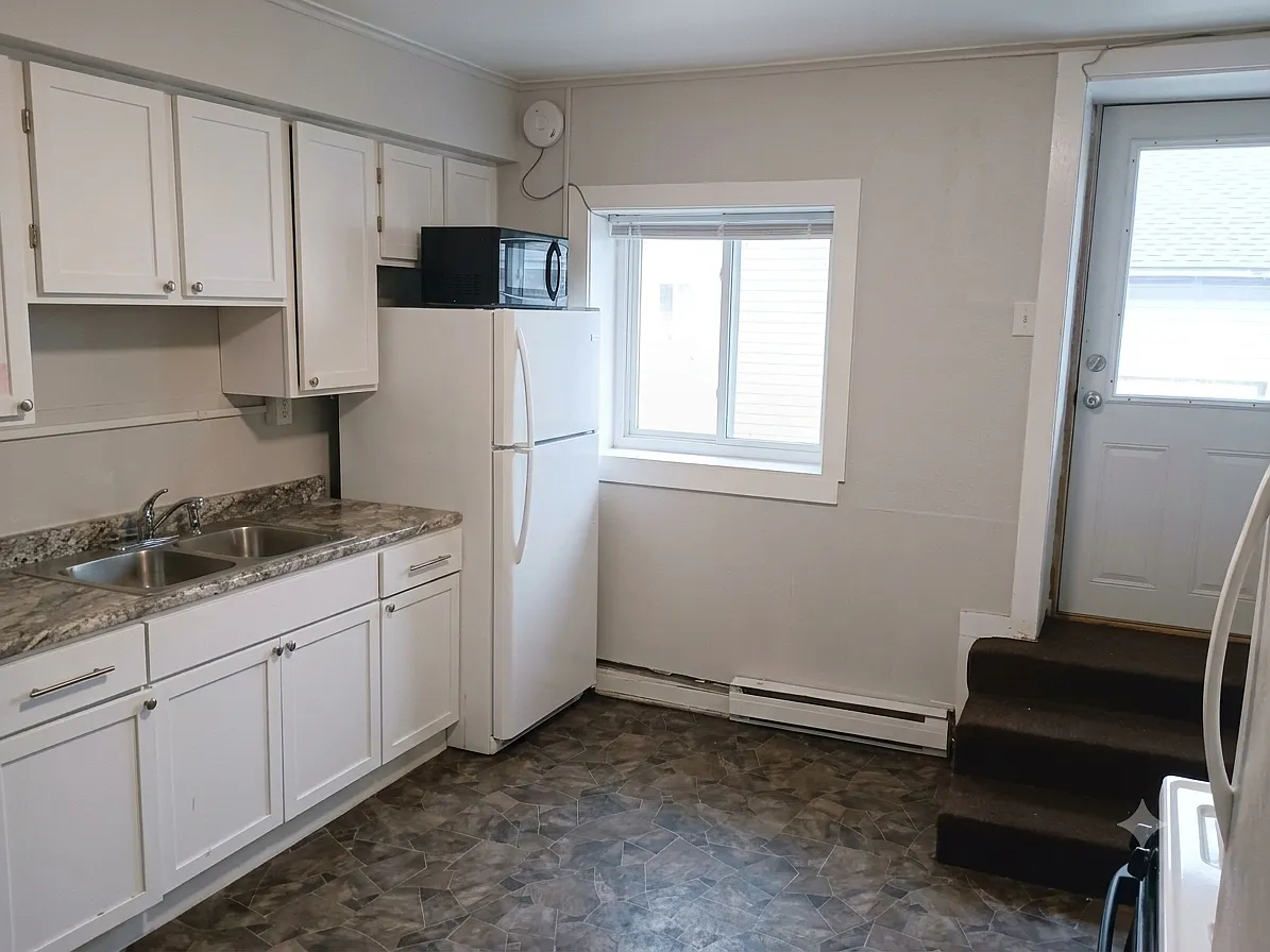 921 Pine St — Photo 1