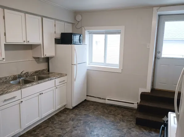 921 Pine St APT A, Marquette, MI 49855
