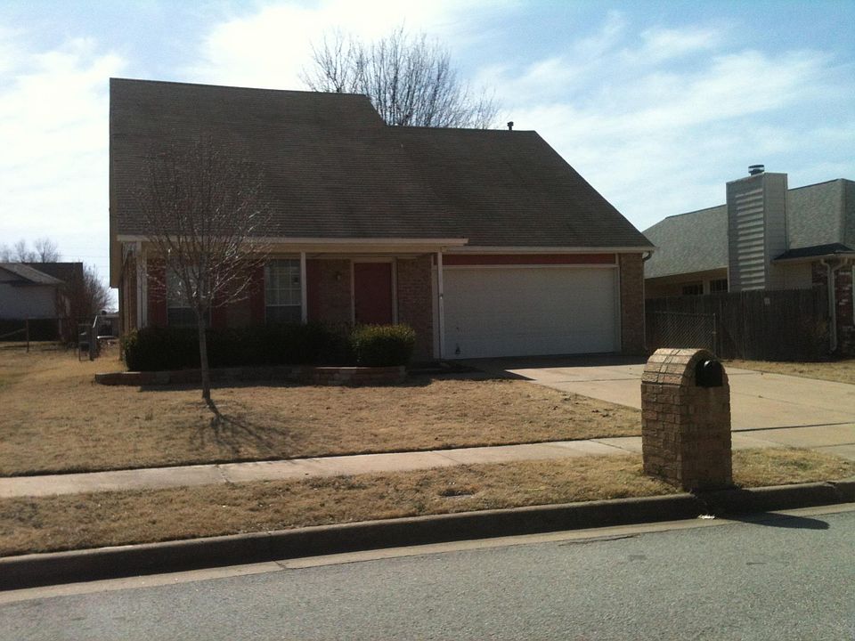 1st image of 1609 W Fort Worth St