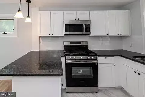 4 bed, 1696 sqft, $2,000 — Photo 2