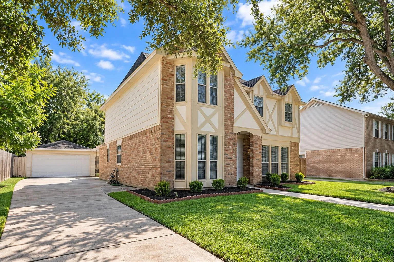 4 bed, 2.5 bath, 2258 sqft, $2,250 — Photo 2