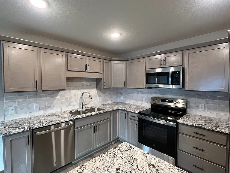 Gateway Place Apartments — Photo 23