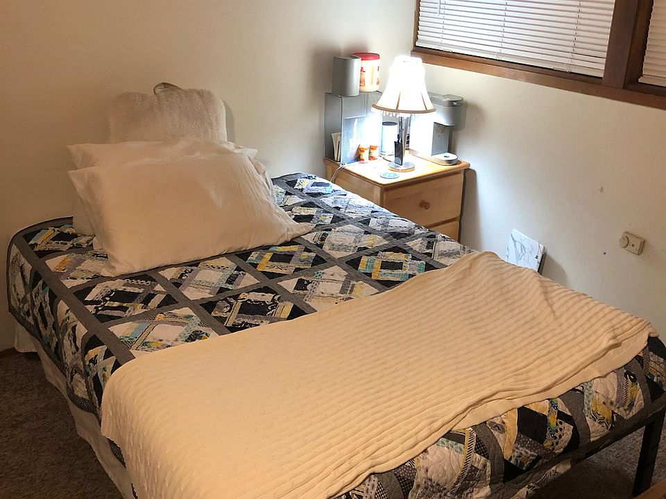 1st image of 300 Townsend Dr