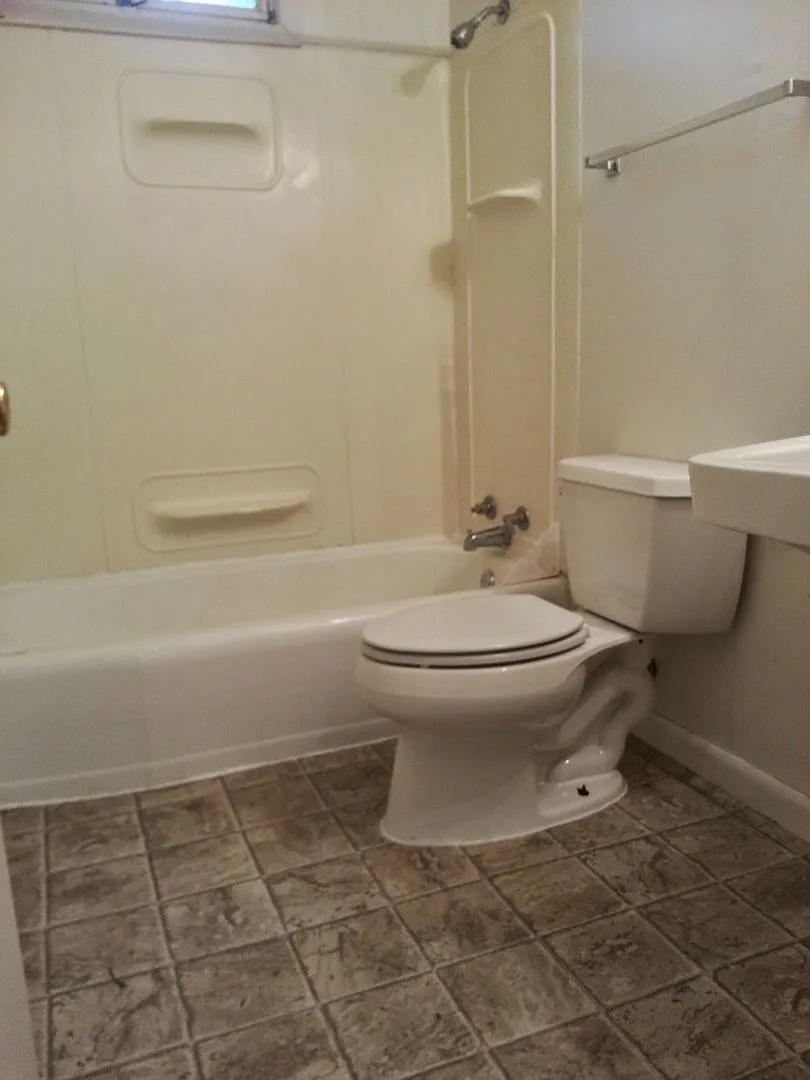 3831 St. Paul Ave. Apartments — Photo 4