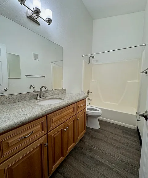 Dela Vina Apartments — Photo 42