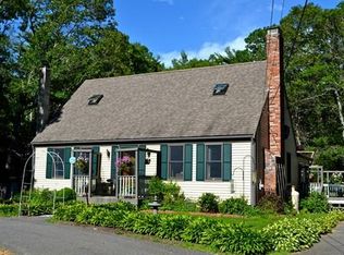 17 Bassett St, Rochester, MA 02770