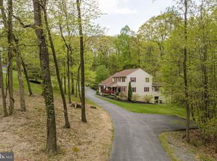 945 Swamp Church Rd, Reinholds, PA 17569