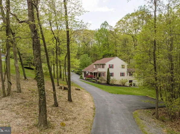 945 Swamp Church Rd, Reinholds, PA 17569