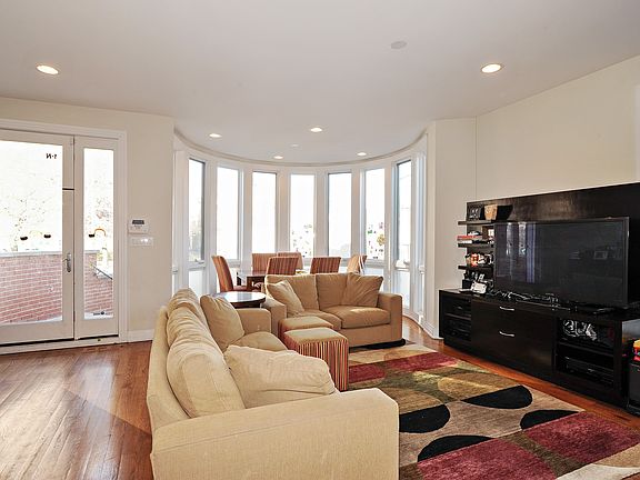 2nd image of 2741 N Sheffield Ave #3N