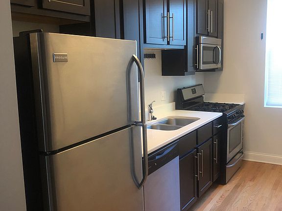 2nd image of 1420 W Lunt Ave APT 1W