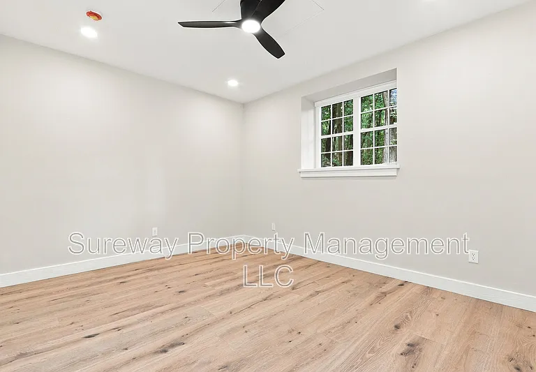 5565 Pennell Rd #2 — Photo 13