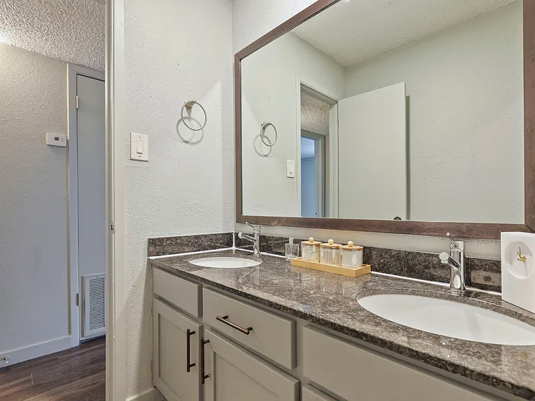 Verde Apartments — Photo 35