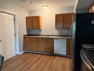 3rd image of 109 S Appleton St