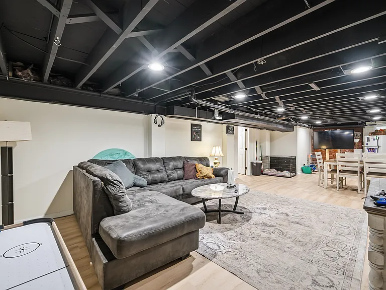 2111 Lowell Ave — Photo 33