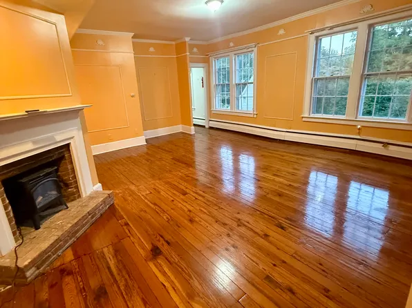 9 Lyme St #7, Old Lyme, CT 06371