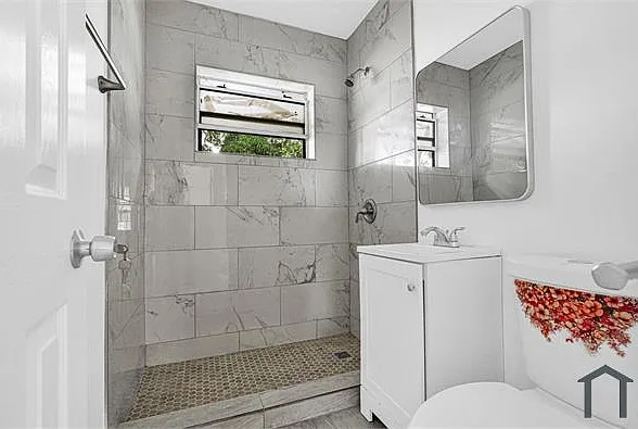 14600 NE 14th Ave #2 — Photo 8