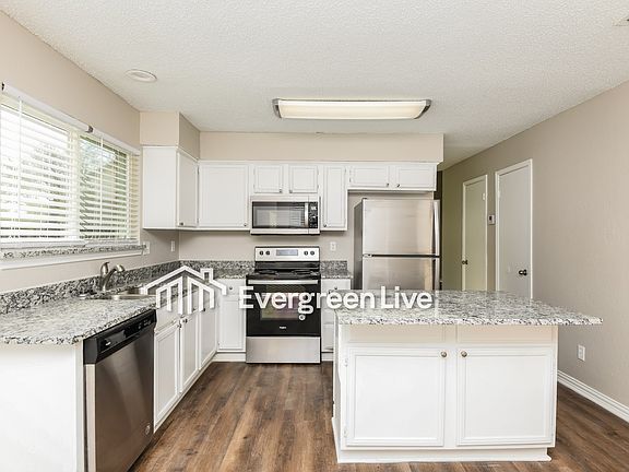 4th image of 2306 Bennington Dr