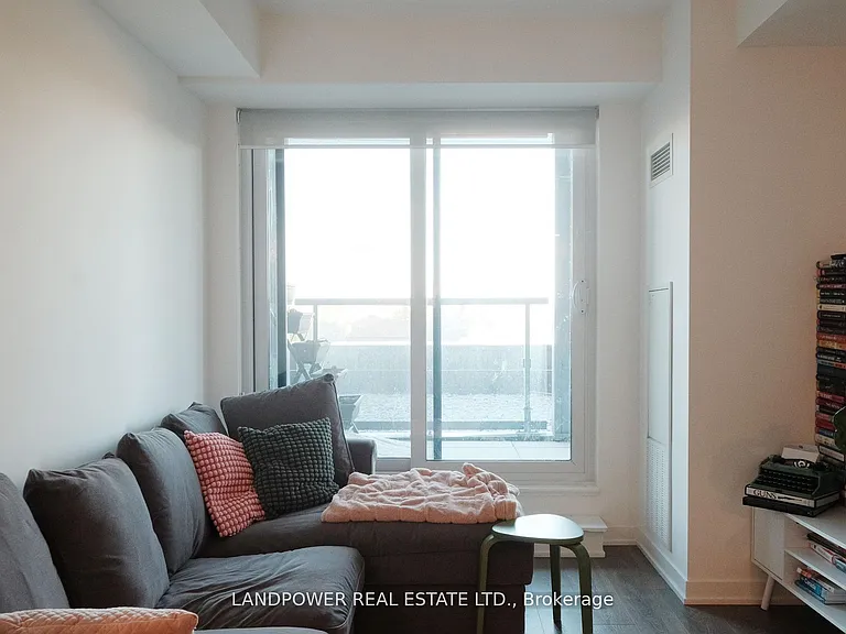 7950 Bathurst St #313 — Photo 9