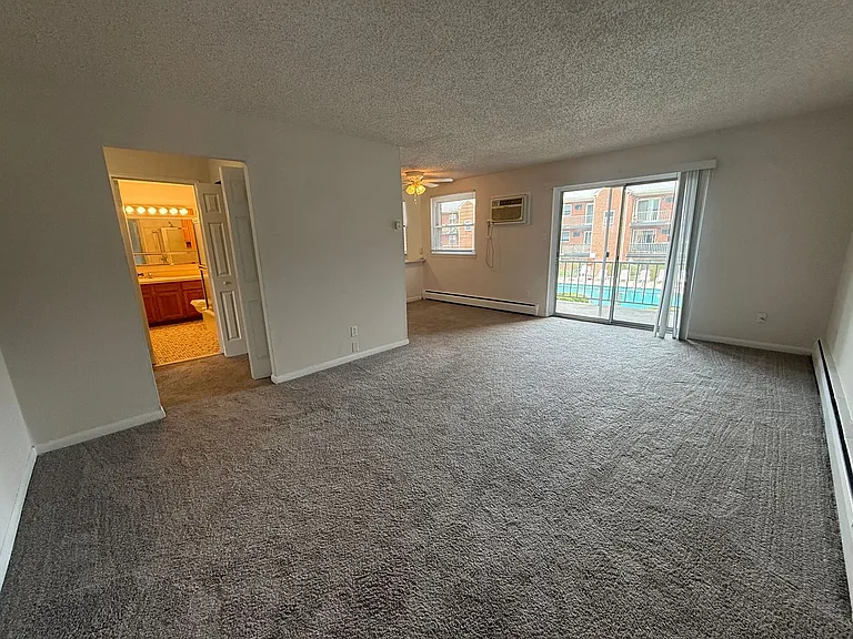 Colonial Point Apartments — Photo 28