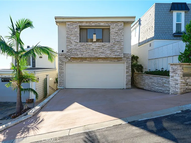 883 Katella St — Photo 44