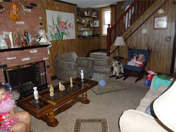 5th image of 1208 Elm St
