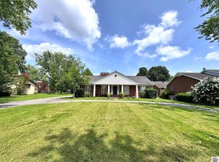 1111 Fairlane Dr, Murray, KY 42071