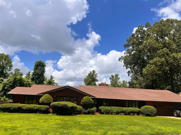 3533 Royal Oaks Dr, Memphis, TN 38116