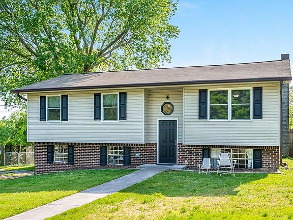 4th image of 2228 Tanglewood Ct SE