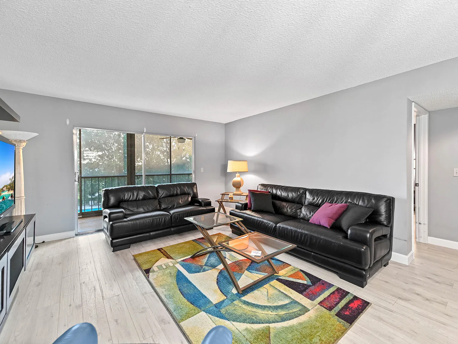 2 bed, 2.0 bath, 1070 sqft, $2,100 — Photo 3