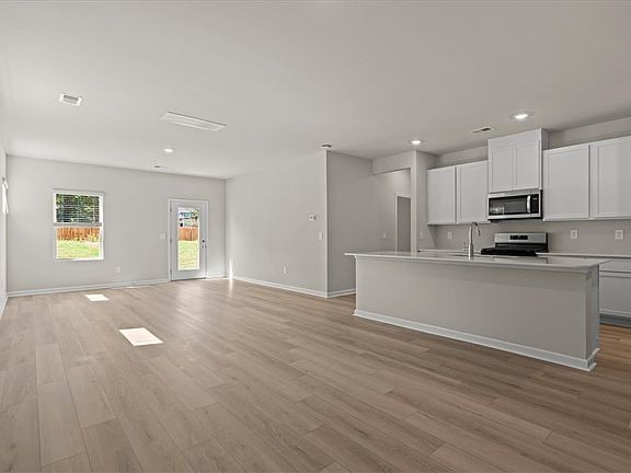 4th image of 319 Fair Cross Cir