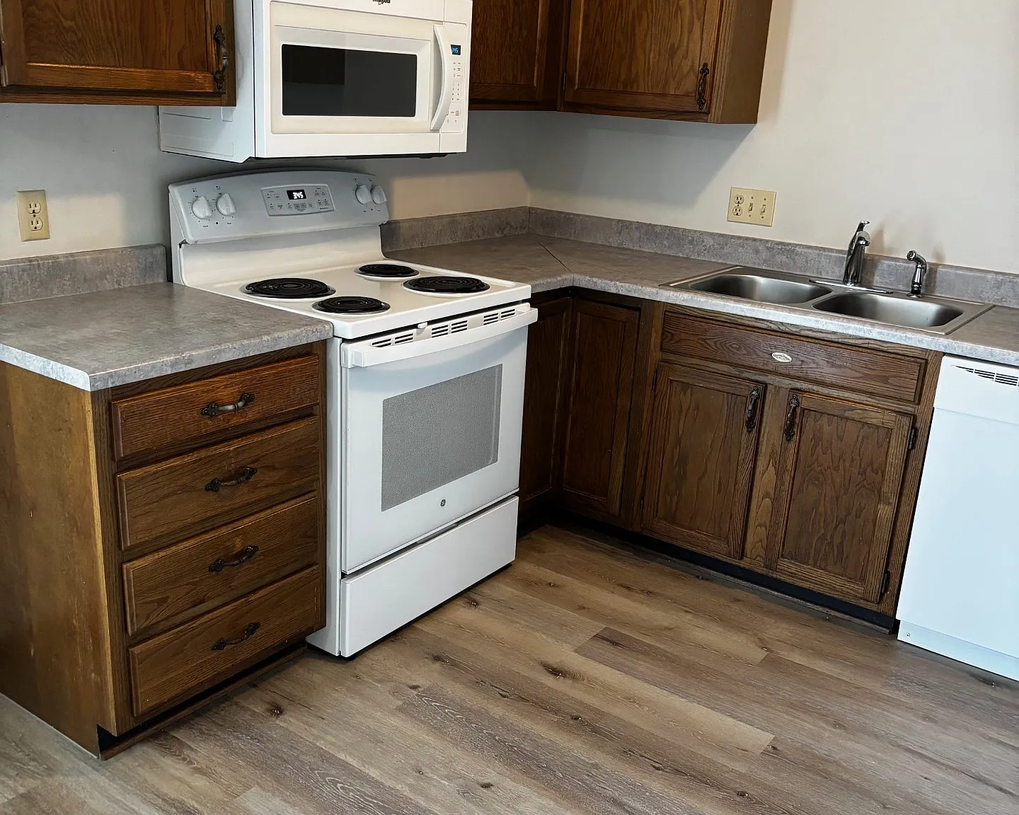 3 bed, 1900 sqft, $1,200 — Photo 3