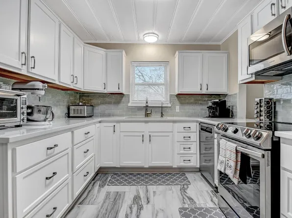 55 Castle Dr, Pottsboro, TX 75076