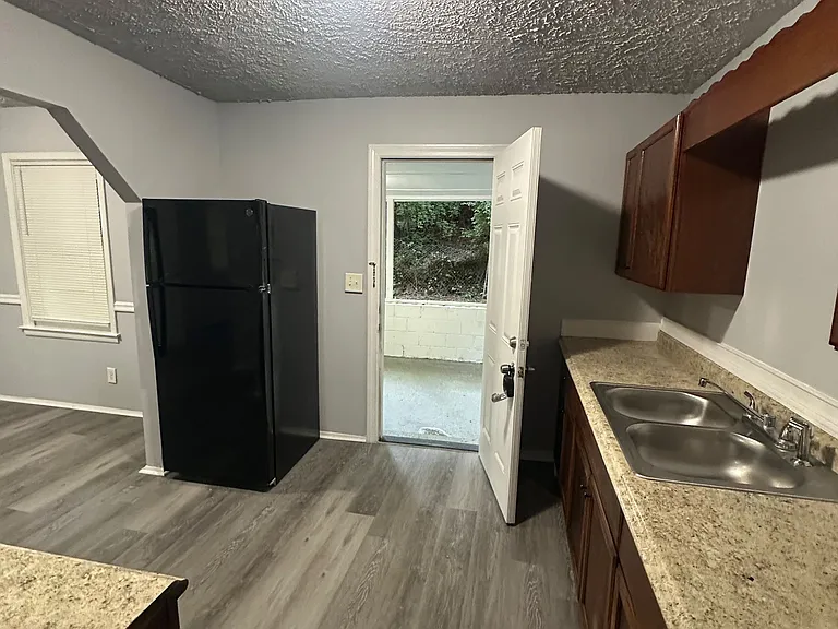 400 Greenhill Way — Photo 10