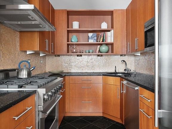 4th image of 40 E 94th St APT 29G