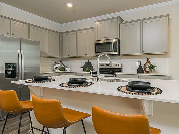 4th image of 3058 Yellowhammer Dr