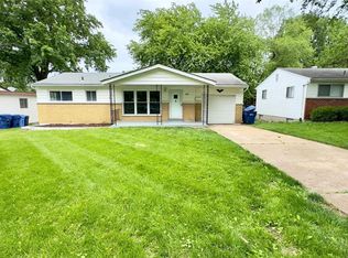 40 Clearview Dr, Florissant, MO 63033