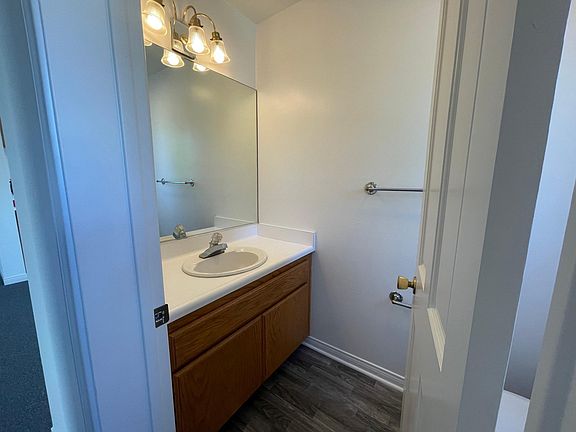 3rd image of 930 Cypress Ave #2