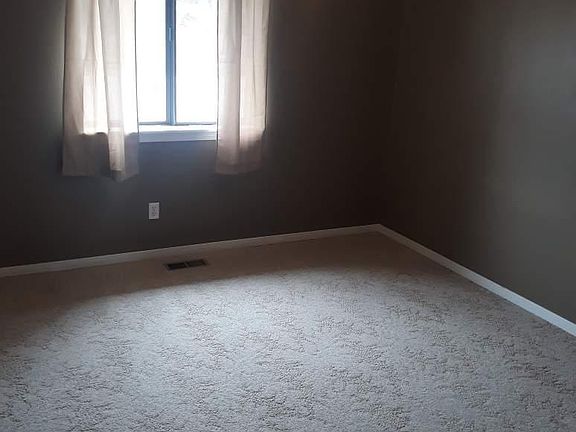 2nd image of 402 Summit Dr