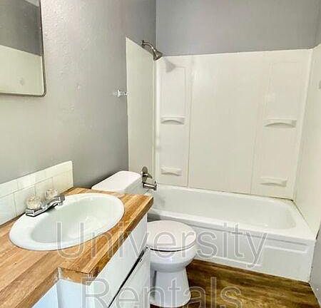4th image of 909 W 21st St #1/1
