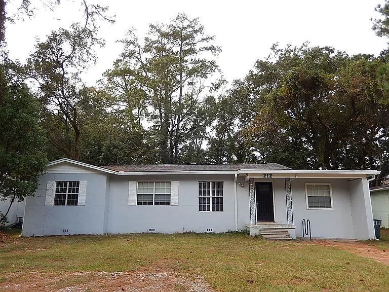 212 Edwards St — Photo 1