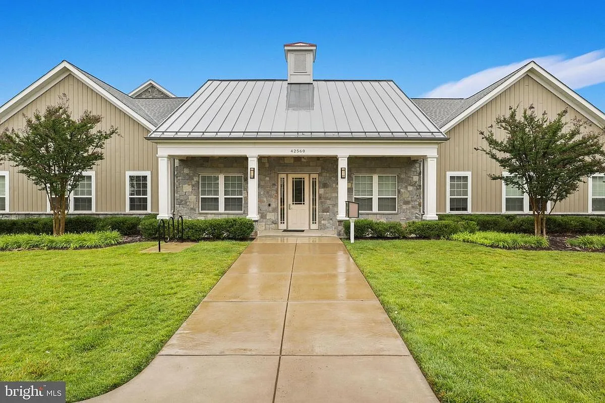 3 bed, 2.5 bath, 1600 sqft, $3,000 — Photo 4